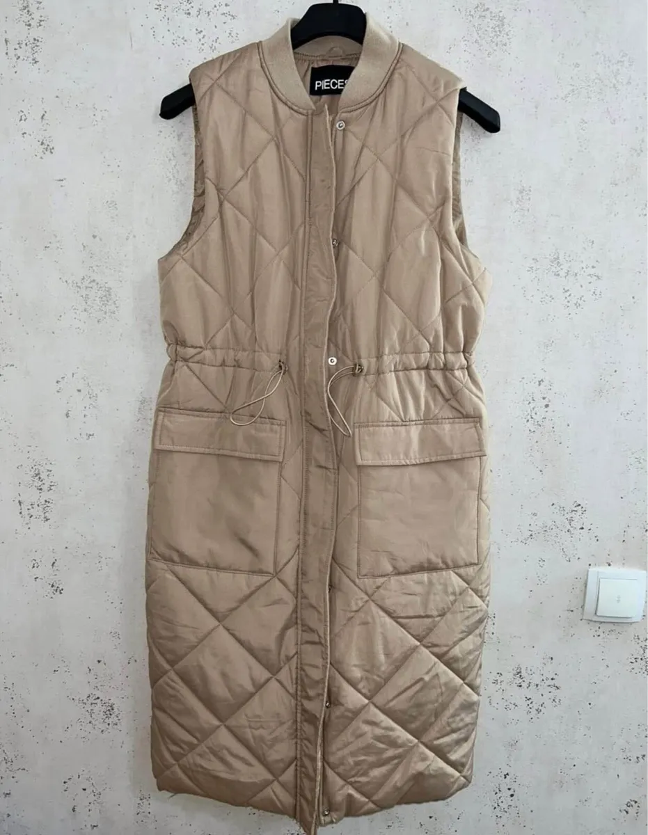 Women Vest like new - Image 1