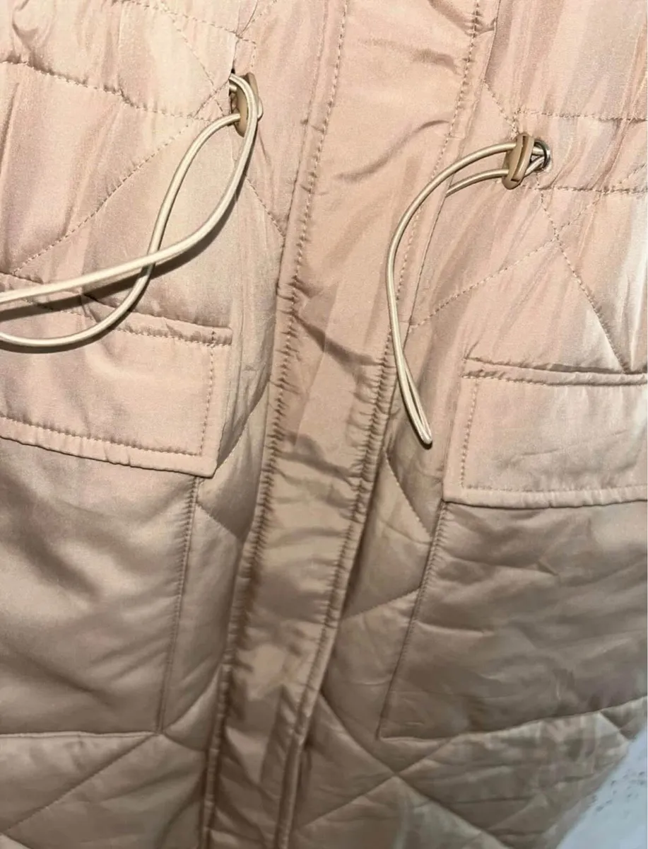 Women Vest like new - Image 4
