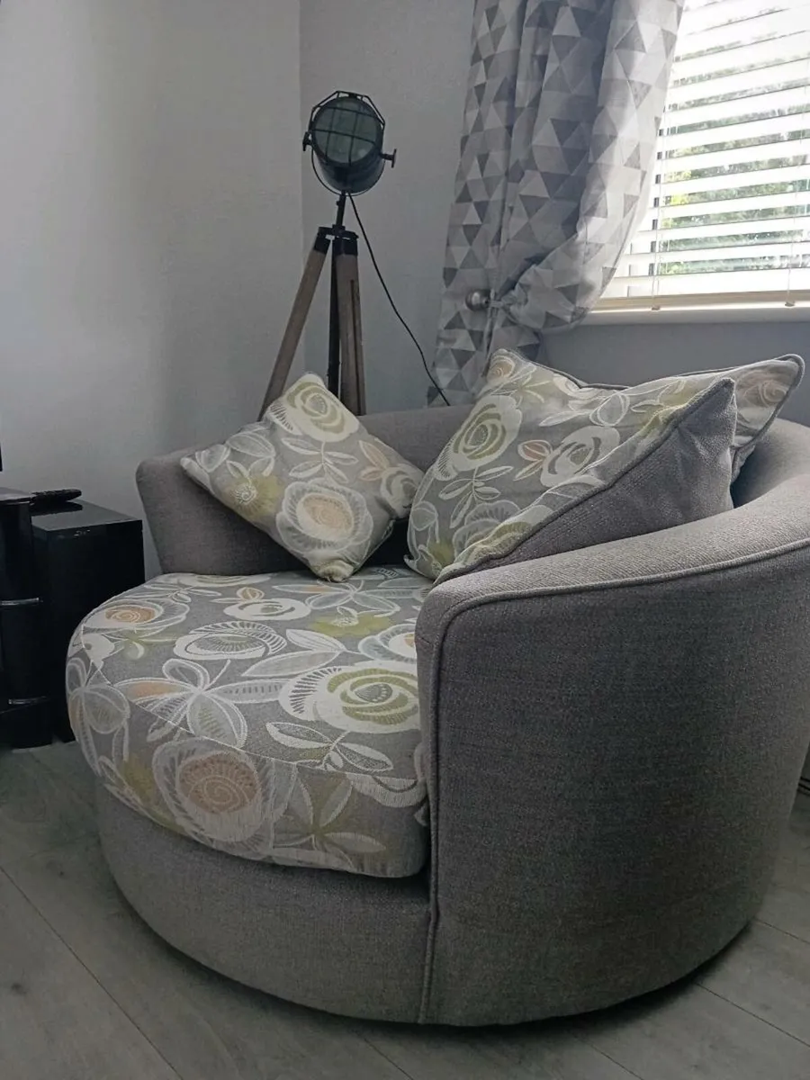 Swivel chair - Image 2