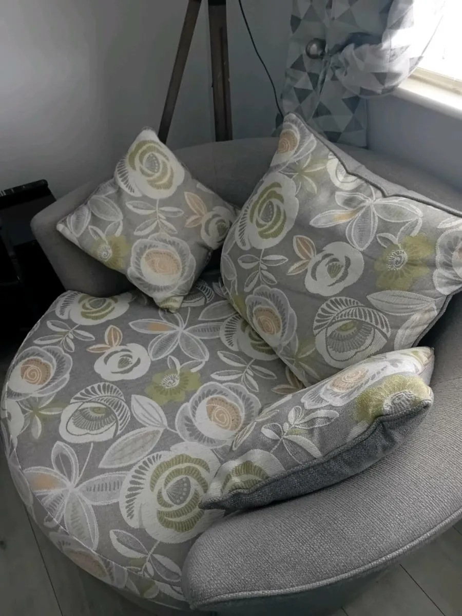 Swivel chair - Image 3