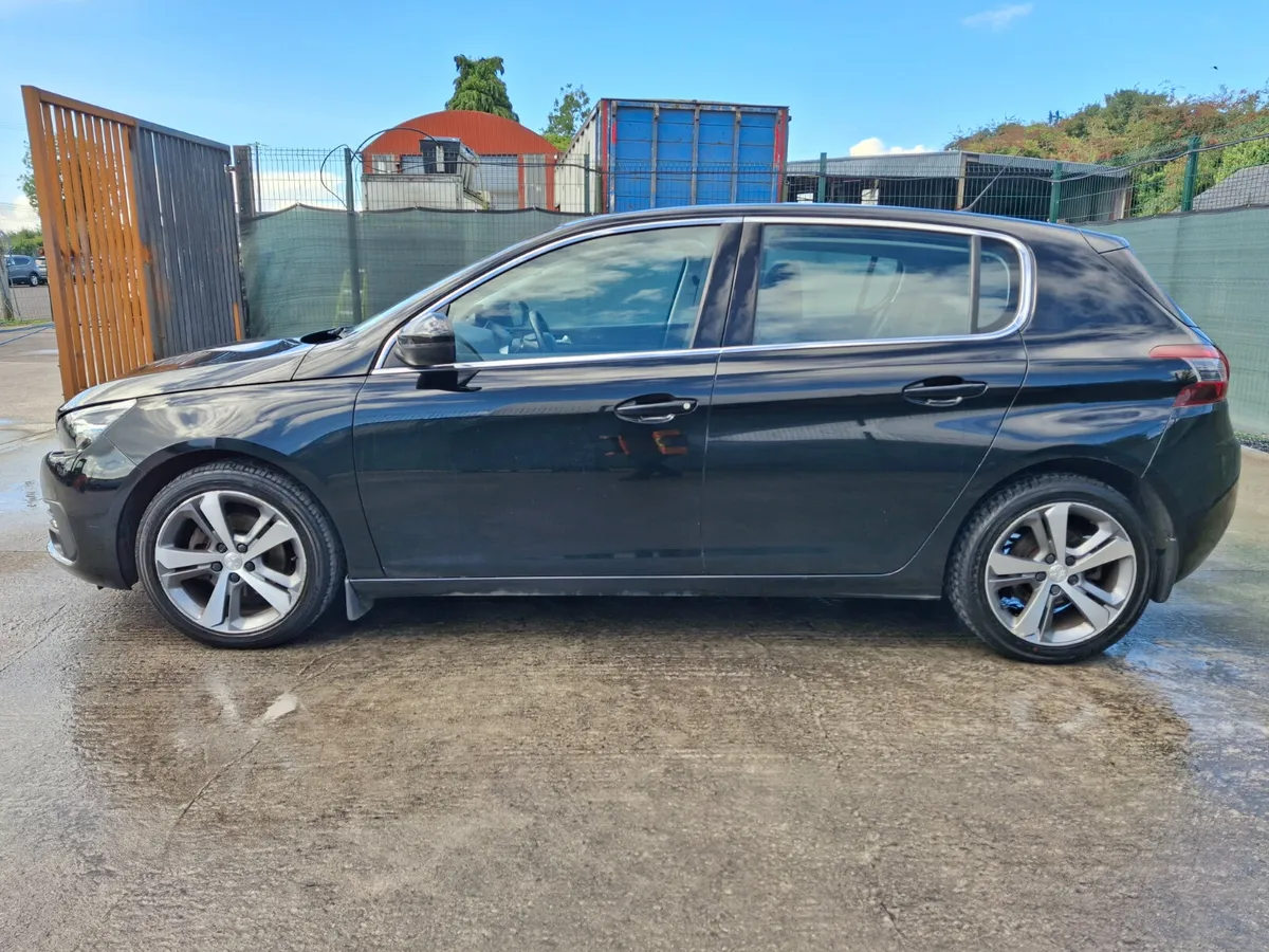 182 Peugeot 308  Diesel  Light Damage - Image 2