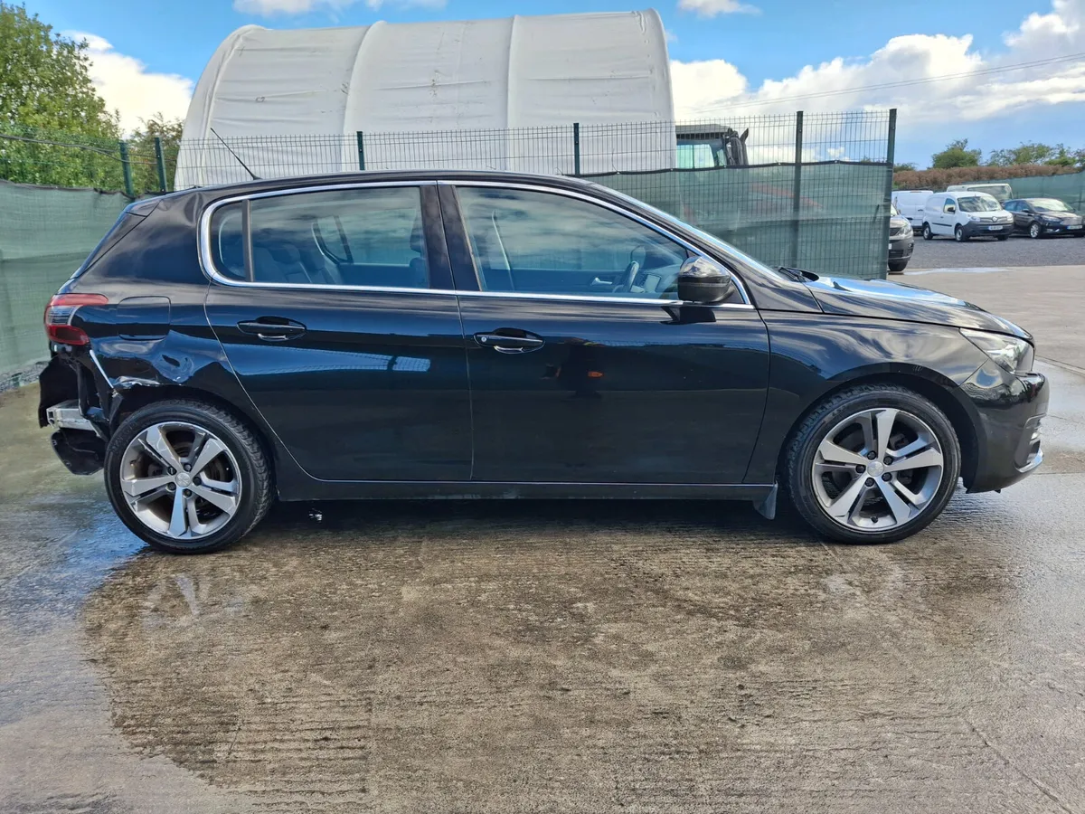 182 Peugeot 308  Diesel  Light Damage - Image 4