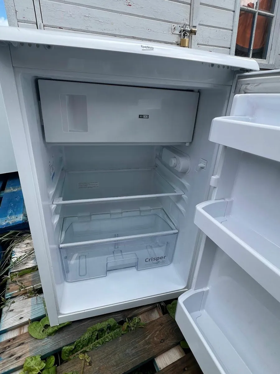 Beko 156L Under Counter Freezer & Fridge - Image 4
