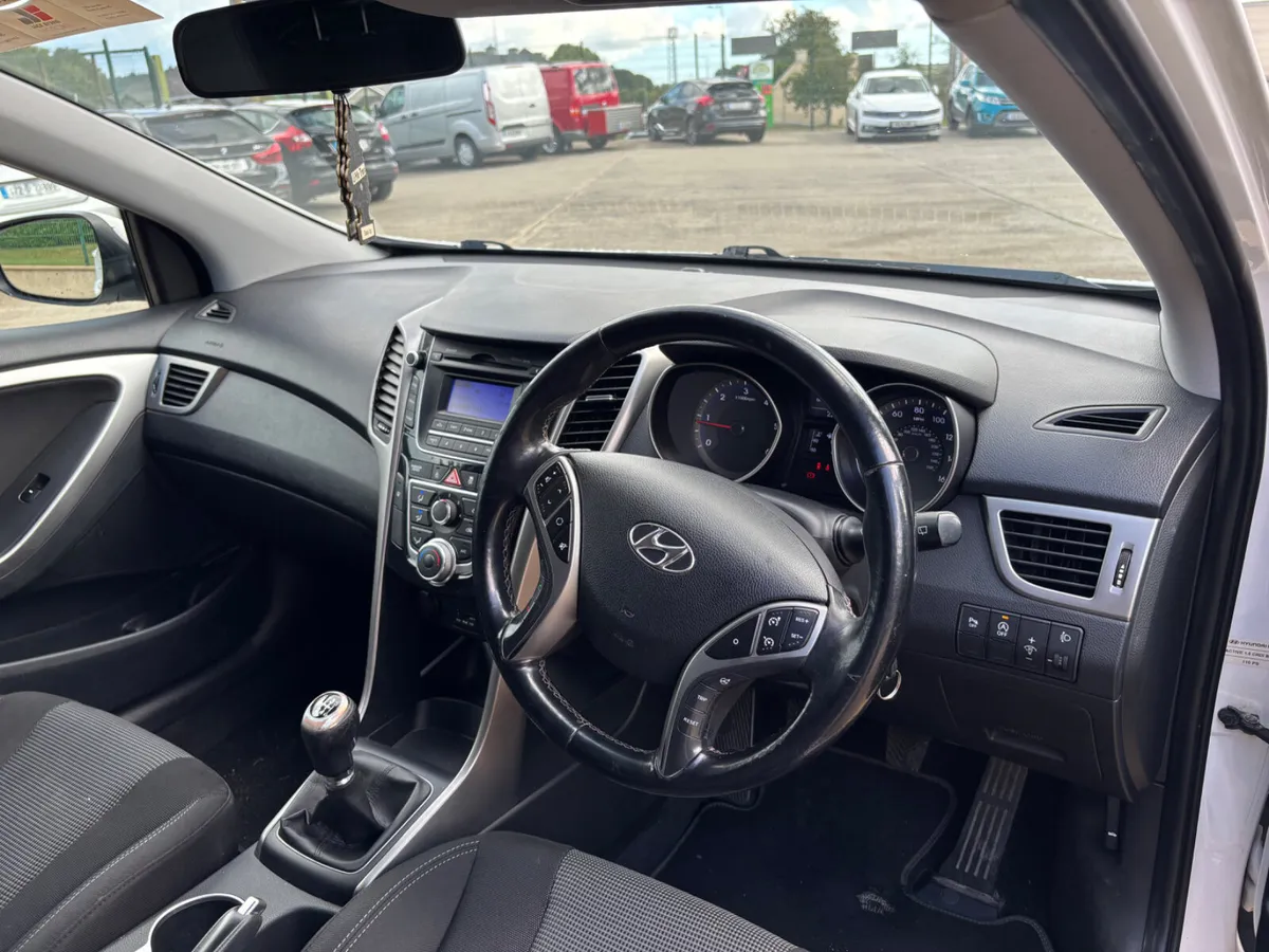 Hyundai i30 DELUXE DIESEL - Image 3
