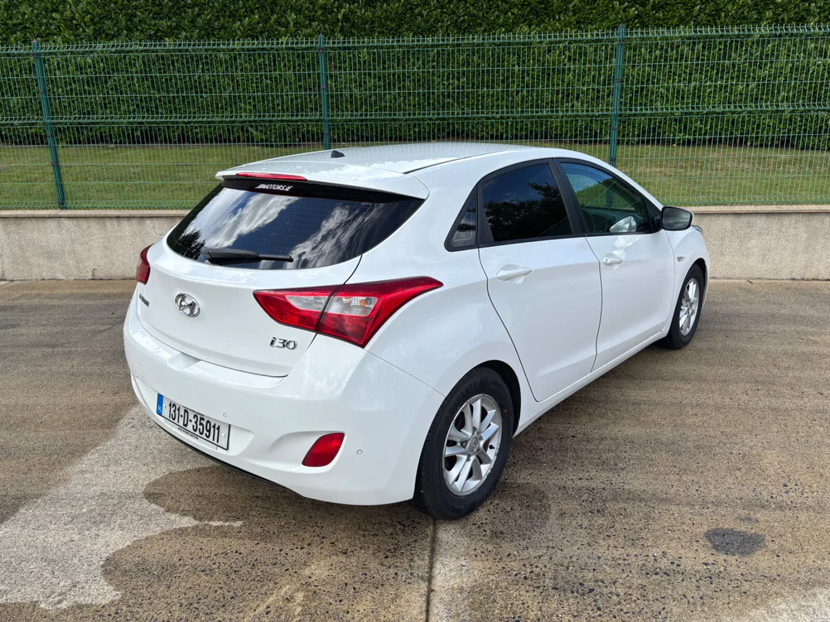 Hyundai i30 DELUXE DIESEL - Image 2