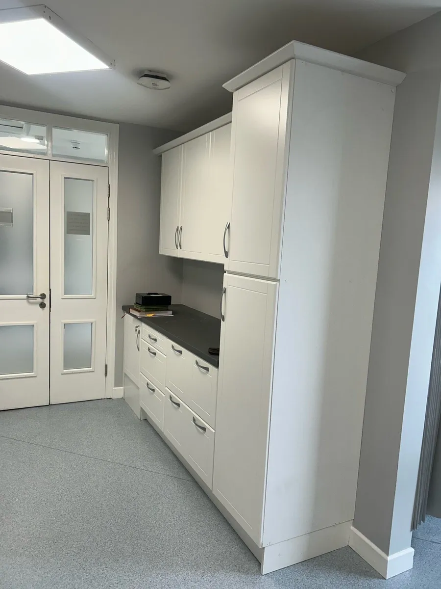Cabinets and units - Image 1
