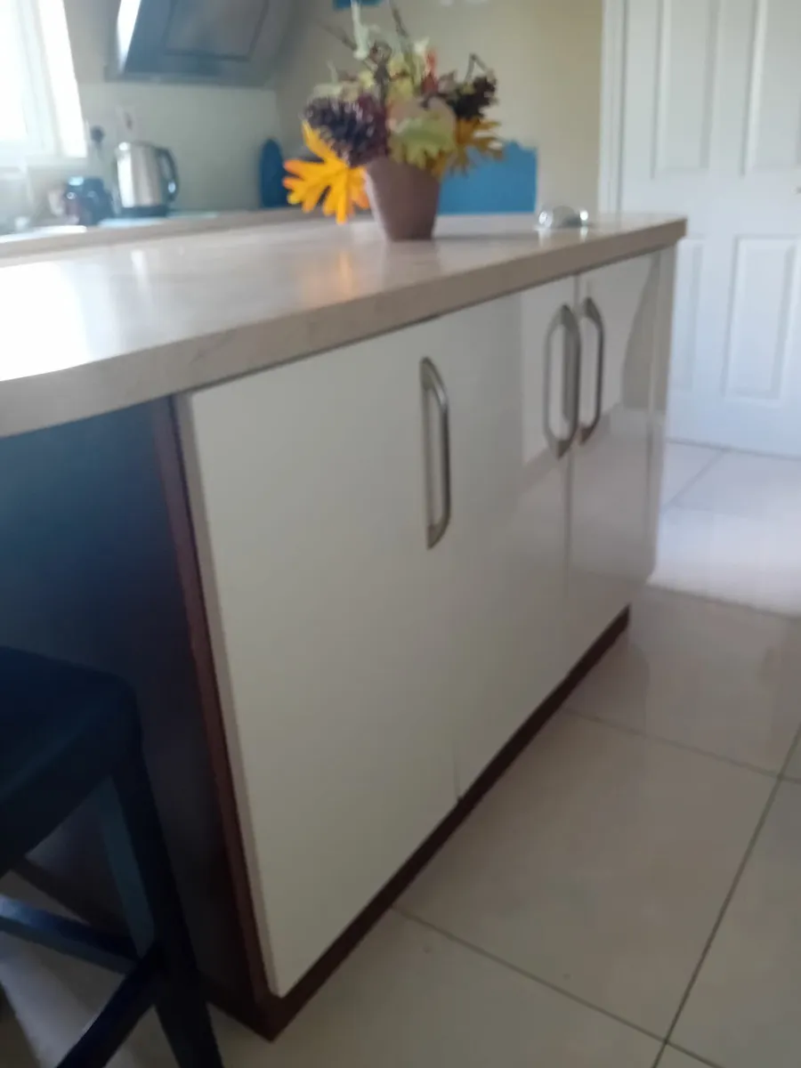 Kitchen Island - Image 2
