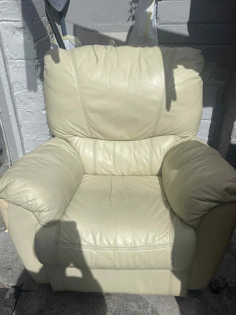Cream couches for sale - Image 3