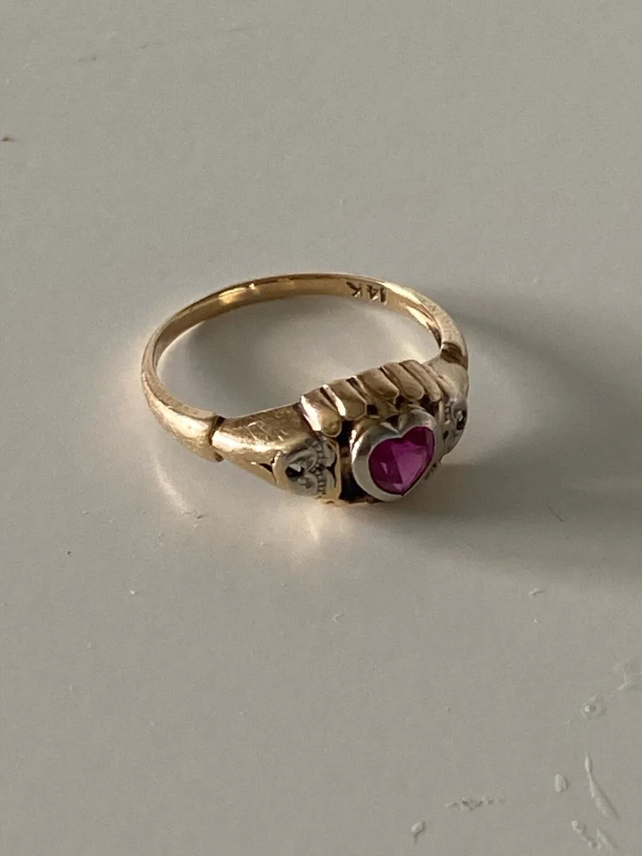 Engagement ring -  18k Ruby heart gold ring - Image 1