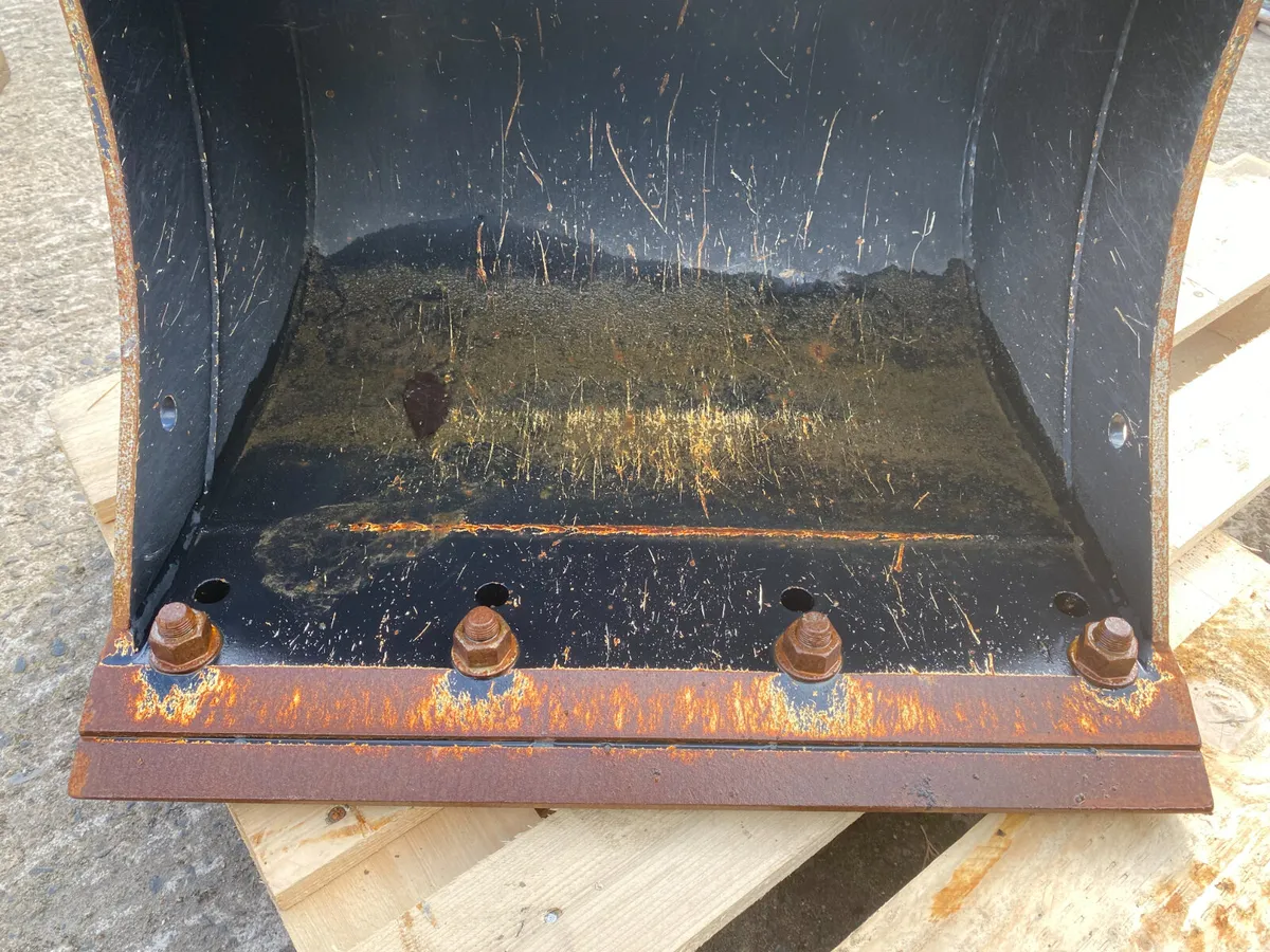 Used JCB Bladed Bucket 980/B2530 - Image 4