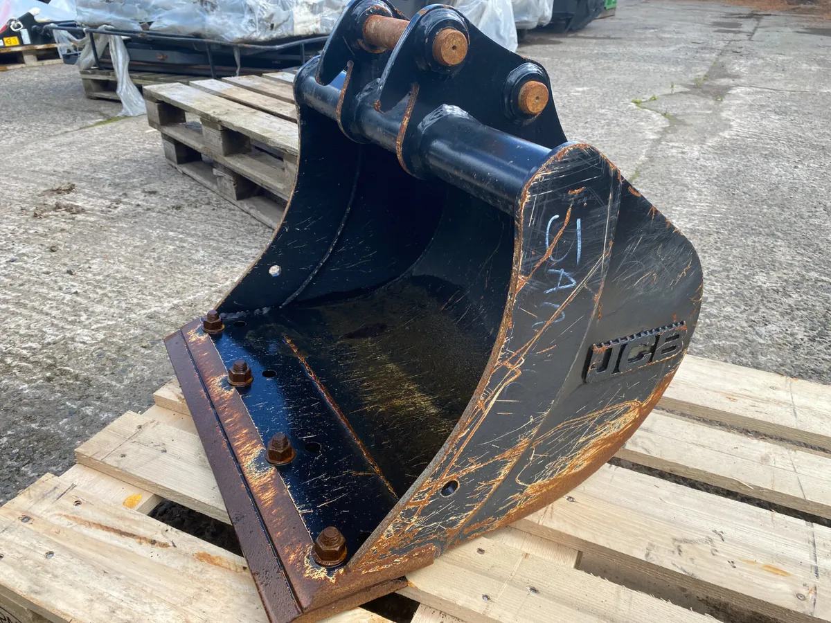 Used JCB Bladed Bucket 980/B2530 - Image 2
