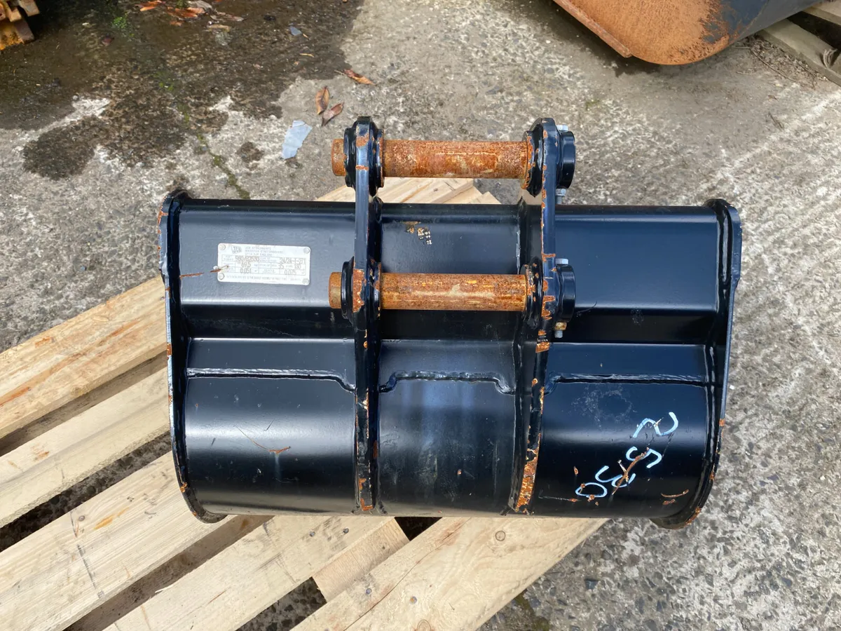 Used JCB Bladed Bucket 980/B2530 - Image 1
