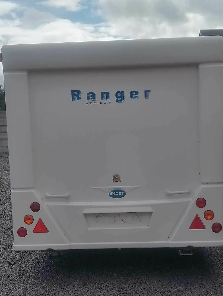Bailey ranger 2008 6 berth fixed bed - Image 3