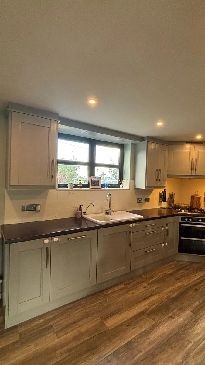 Kitchen for sale with matching utility units - Image 3