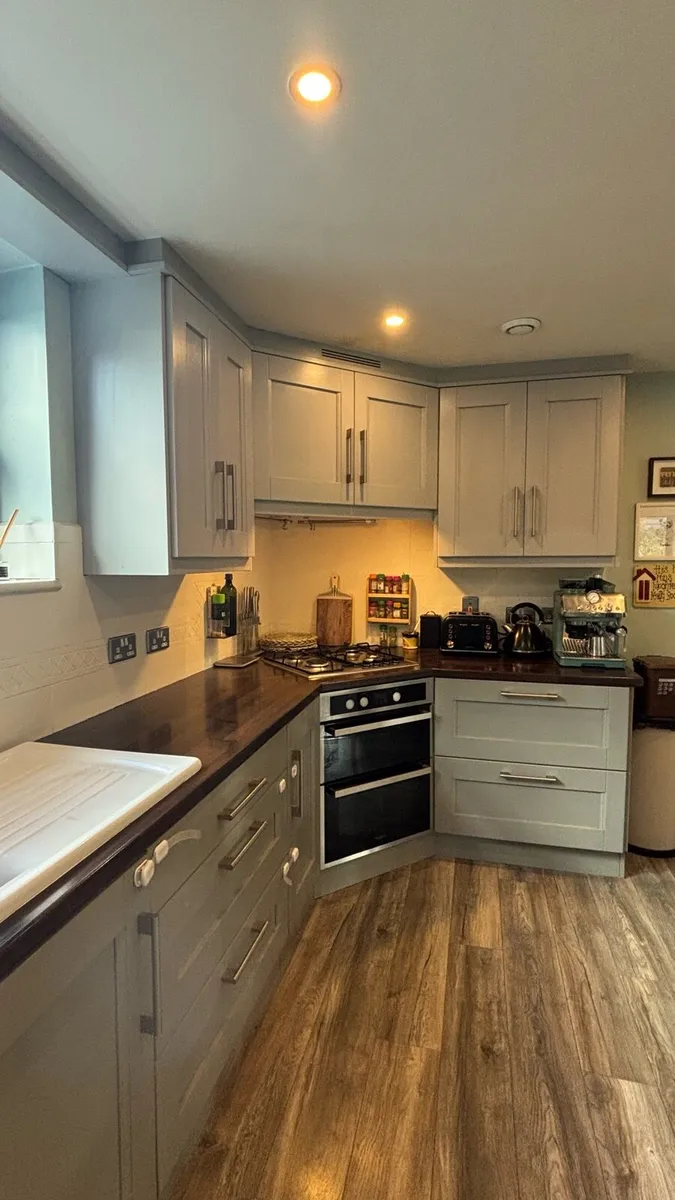Kitchen for sale with matching utility units - Image 4