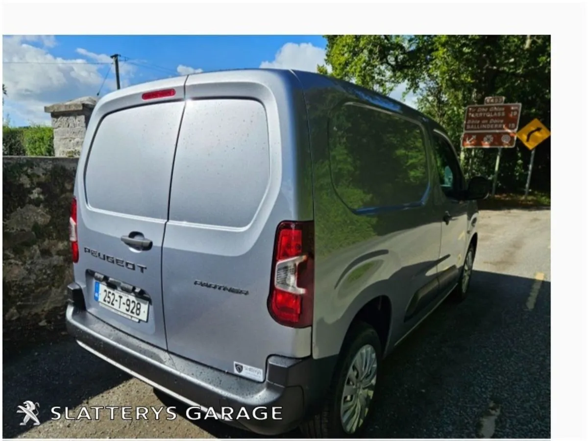 Peugeot Partner Automatic Professional Plus 1.5 1 - Image 4