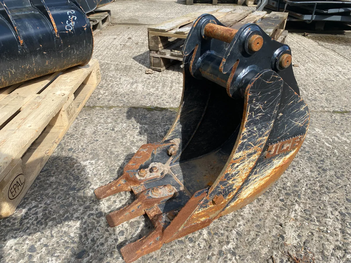 Used JCB Digging Bucket 980/B2521 - Image 2