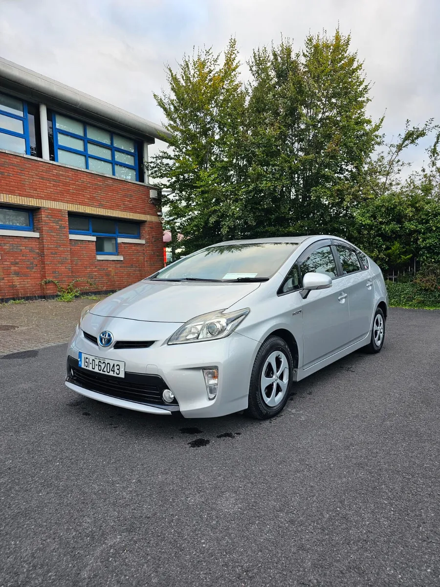 Toyota Prius 2015 Automatic Hybrid - Image 1