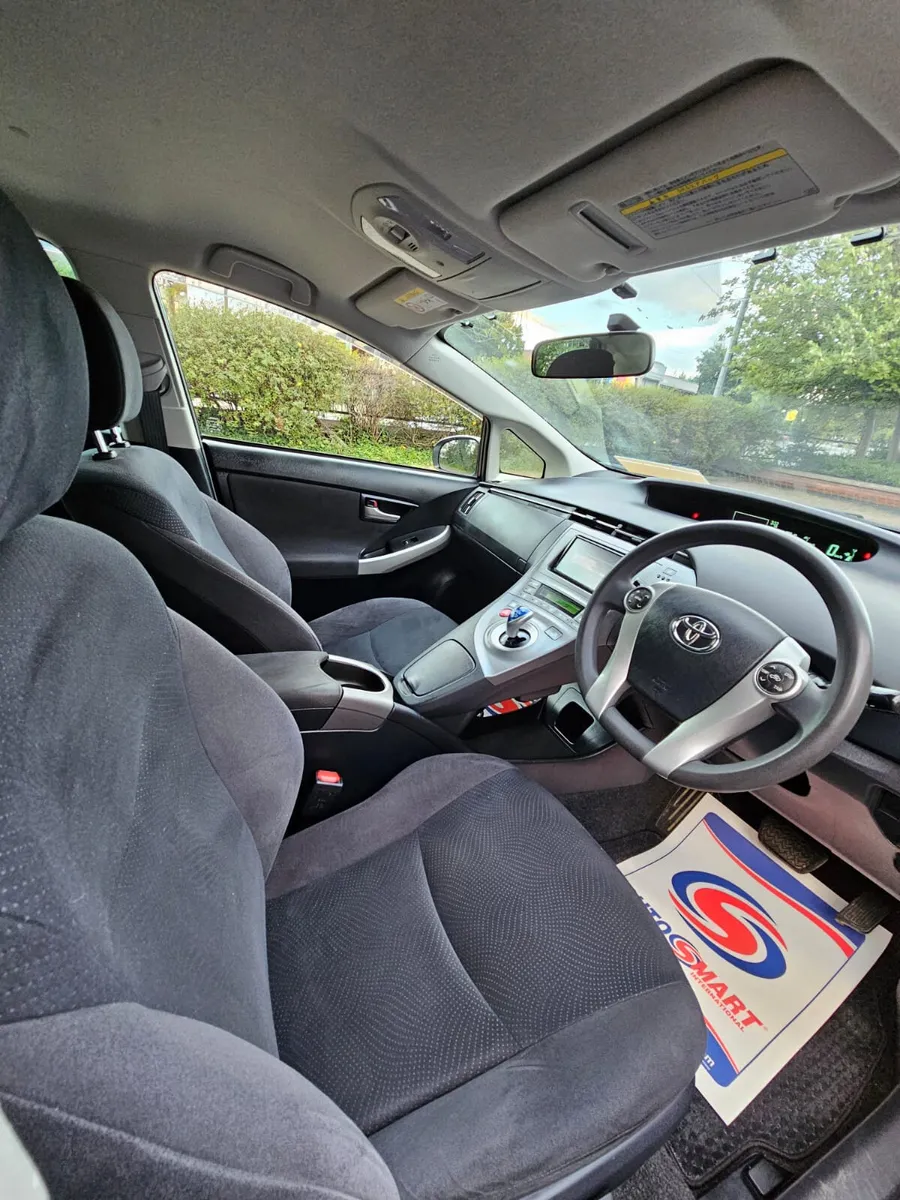 Toyota Prius 2015 Automatic Hybrid - Image 4
