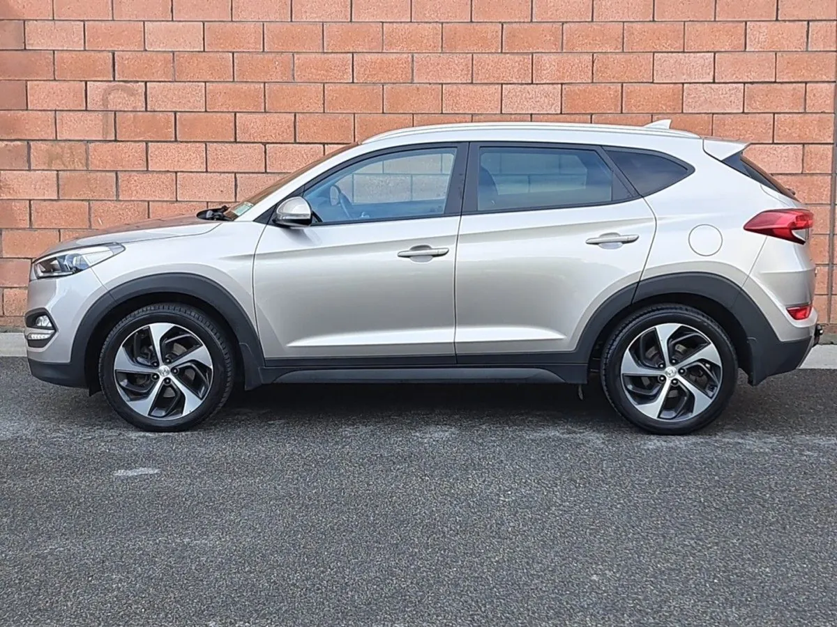 Hyundai Tucson 4 Wheel Drive Executive SE Model 2 - Image 4