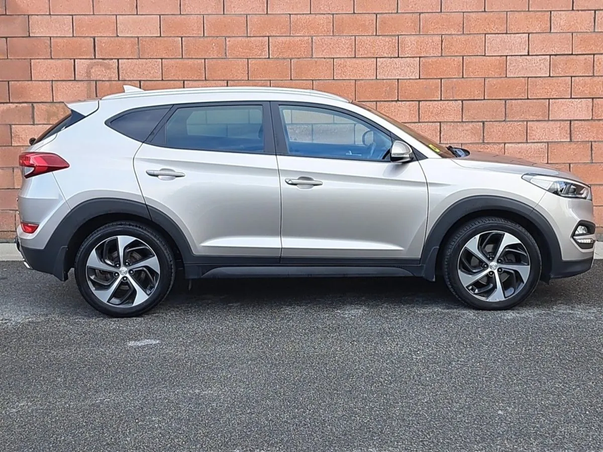 Hyundai Tucson 4 Wheel Drive Executive SE Model 2 - Image 4