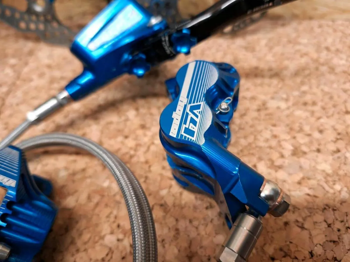 Hope Tech 3 V4 Disc Brake Set Blue Edition - Image 3
