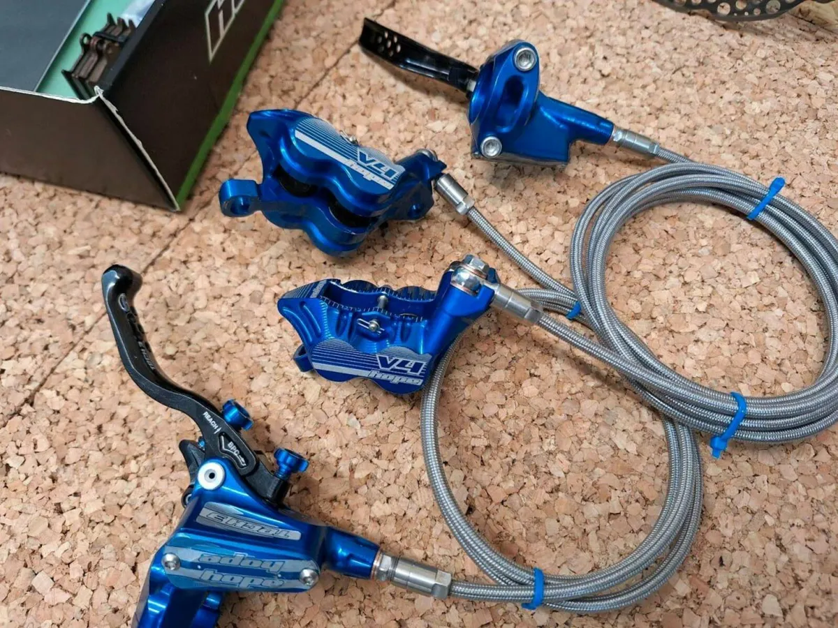 Hope Tech 3 V4 Disc Brake Set Blue Edition - Image 4