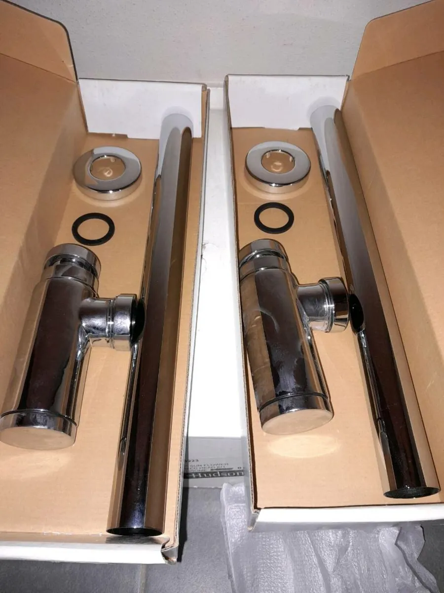 2 x unused Hudson Reed EK302 Bottle traps - Image 1