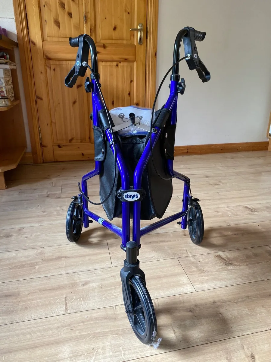 3 wheel rollator lightweight - Image 1