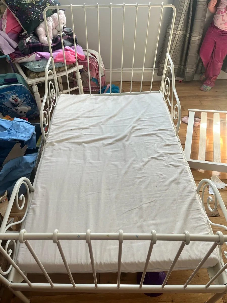Extendable IKEA bed - Image 2