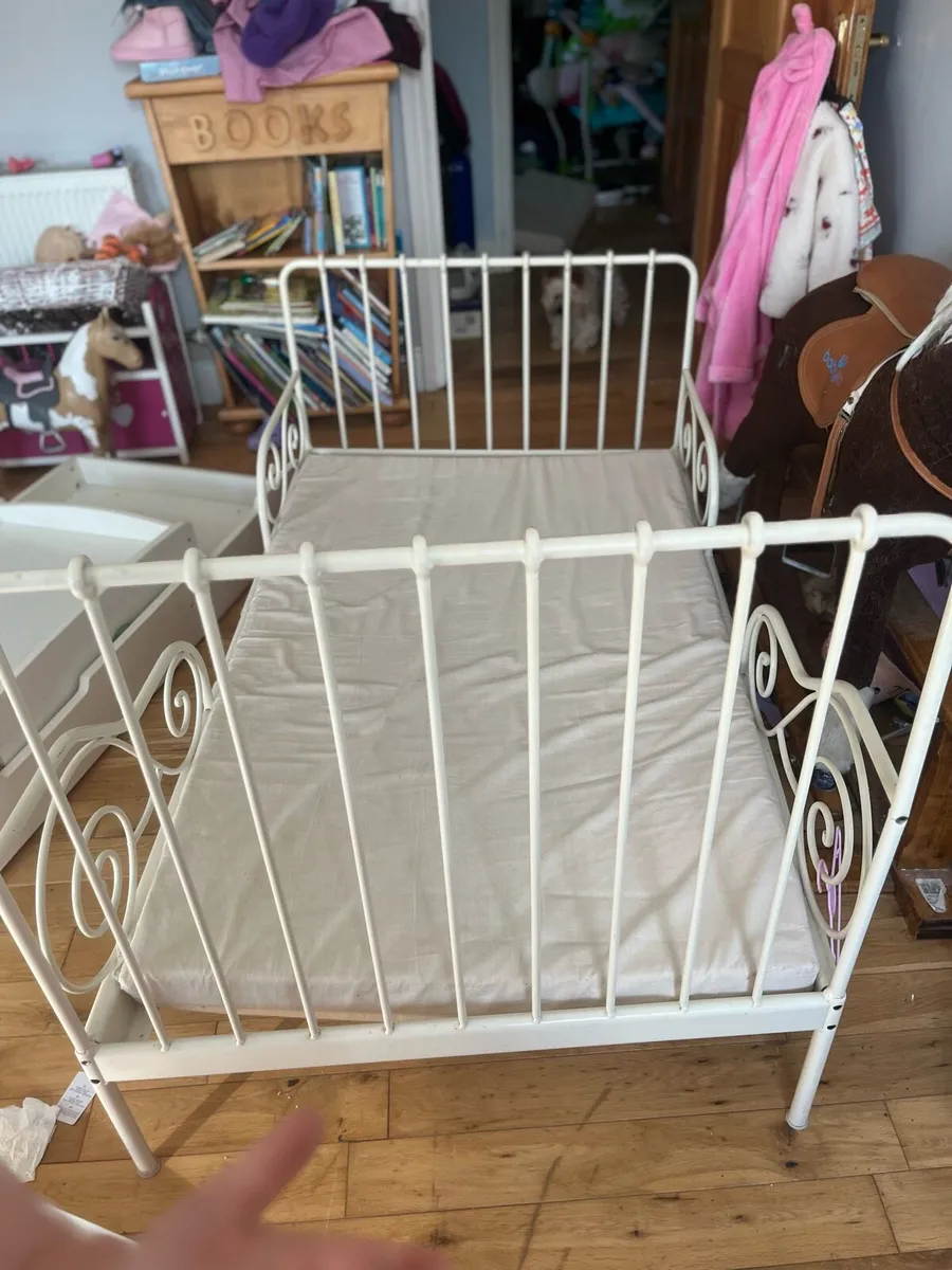 Extendable IKEA bed - Image 3