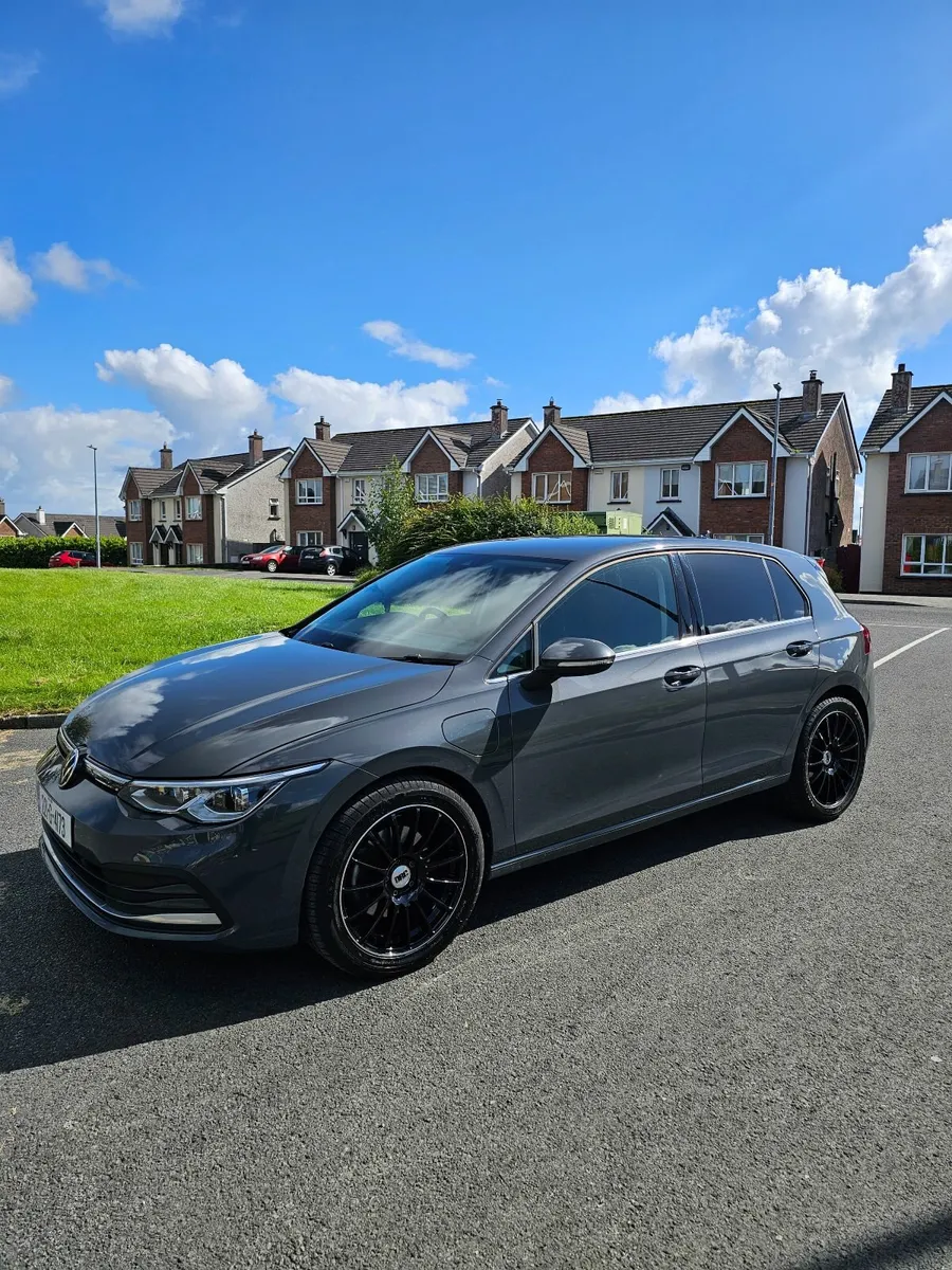 VW Golf 221 E Hybrid - Image 1