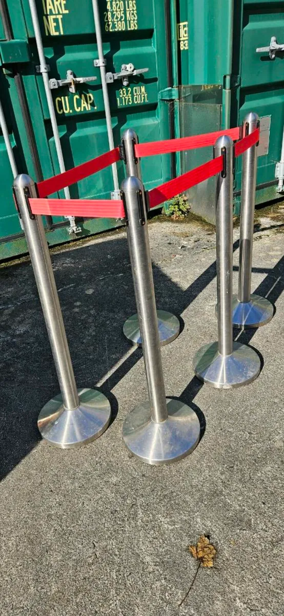 Belt barrier system - Image 1