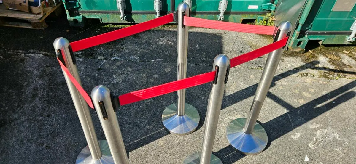 Belt barrier system - Image 2