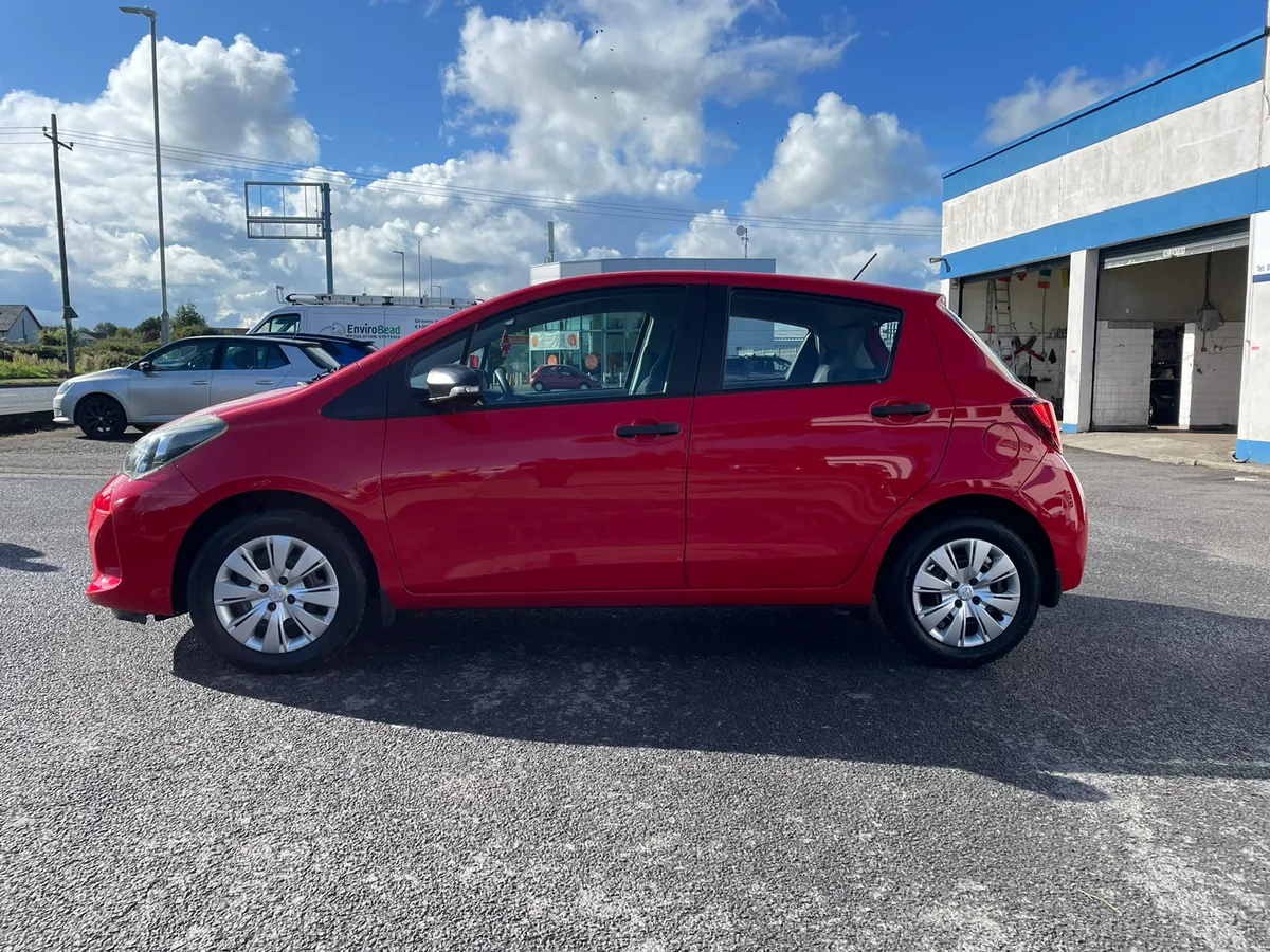 Toyota Yaris 2015//LOW MILEAGE - Image 3