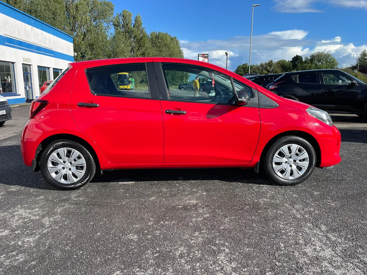 Toyota Yaris 2015//LOW MILEAGE - Image 4