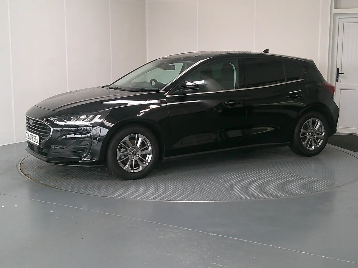 Ford Focus 2023 - Image 3