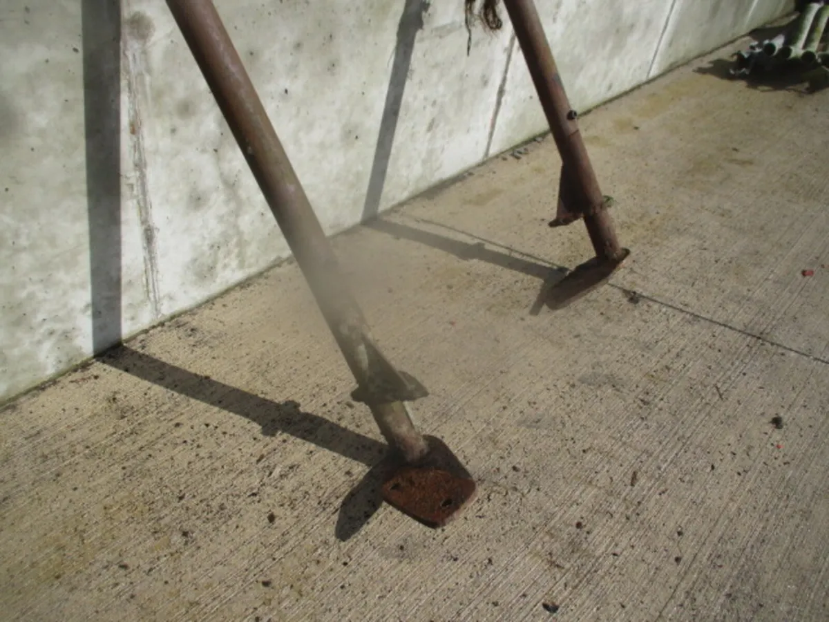 Massey Ferguson 35 - 135 Roll Bar - Image 3