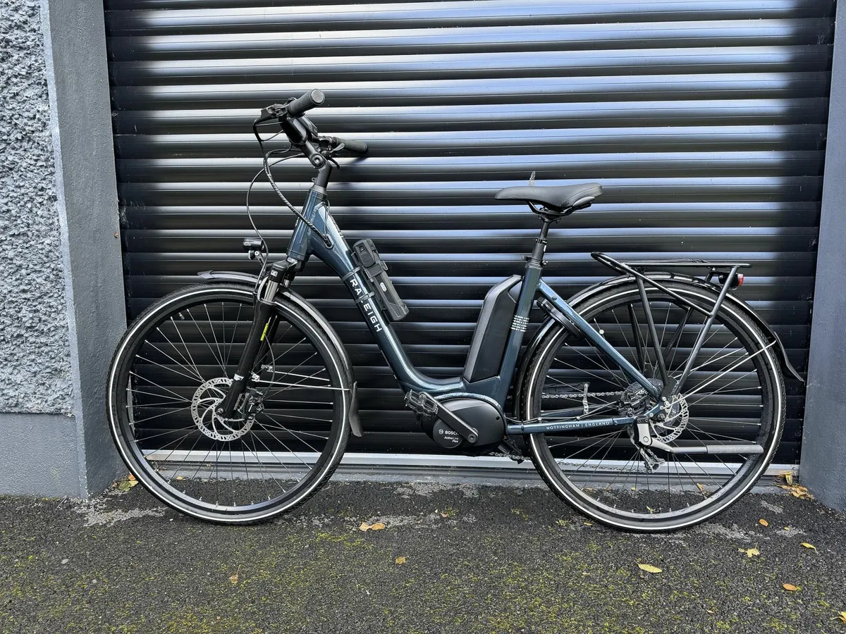 Raleigh Motus Grand Tour Electric Bike - Image 1