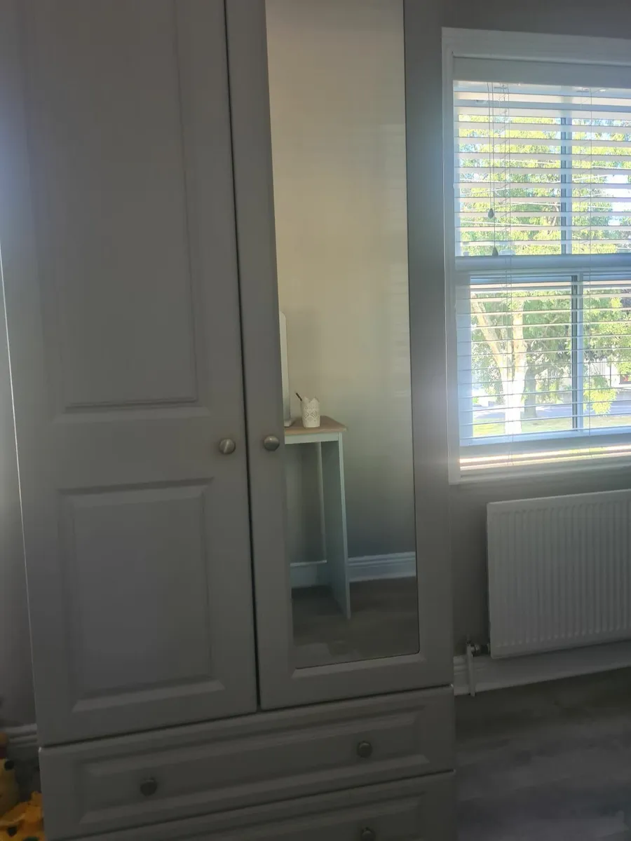 Wardrobe - Image 3