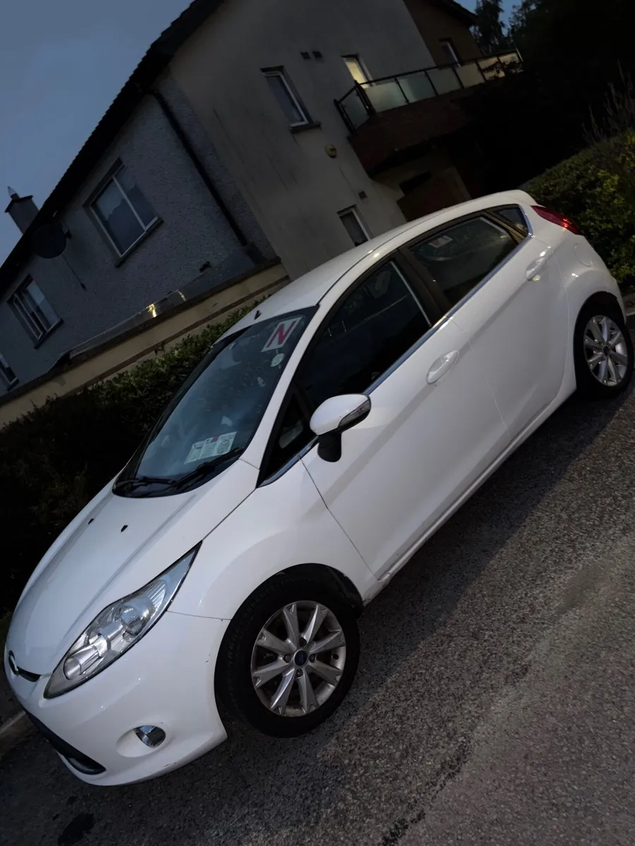 Ford Fiesta 2011 - Image 2