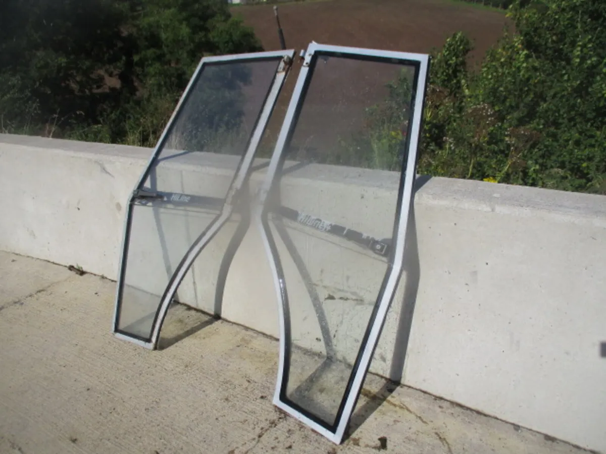 x2 MF 300 Series Hi line Doors - Image 2