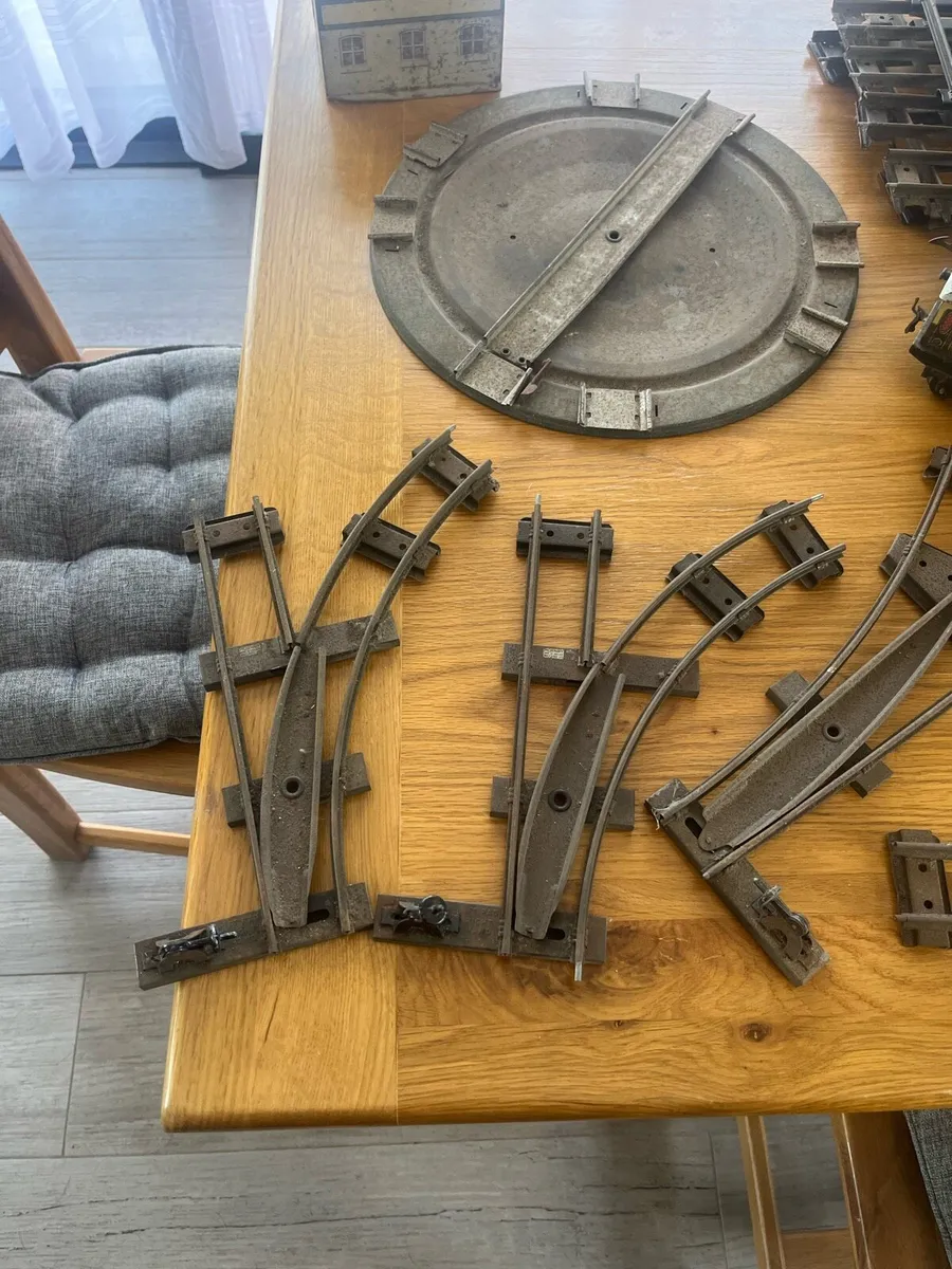 Vintage Hornby Clockwork Train Set & Accessories - Image 2