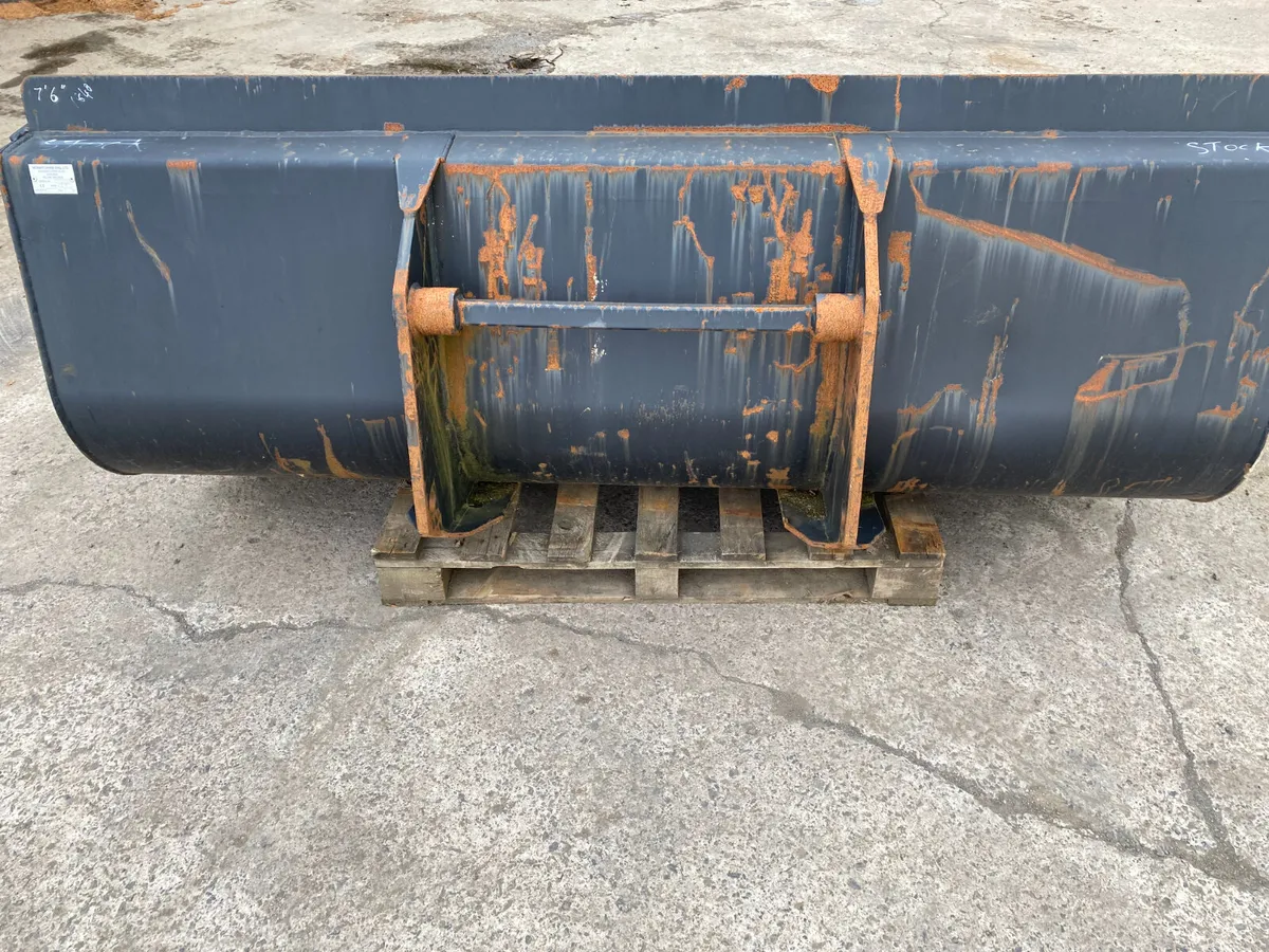 Used Digging Bucket Moneycarrie GP Bucket Manitou - Image 3