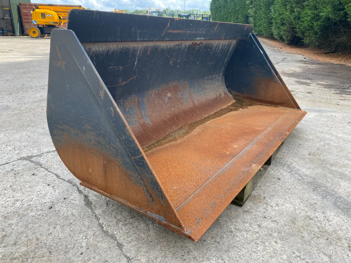 Used Digging Bucket Moneycarrie GP Bucket Manitou - Image 1