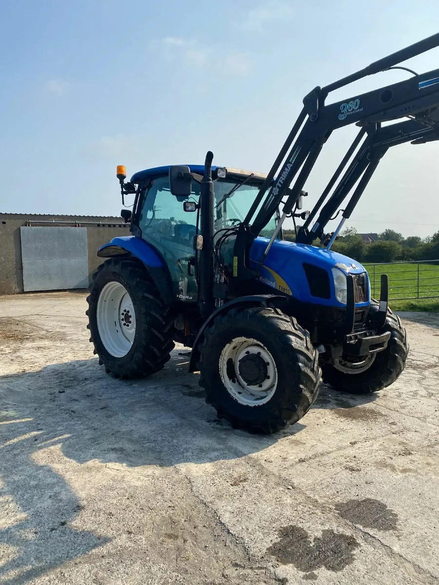 New Holland T6010 with loader - Image 4