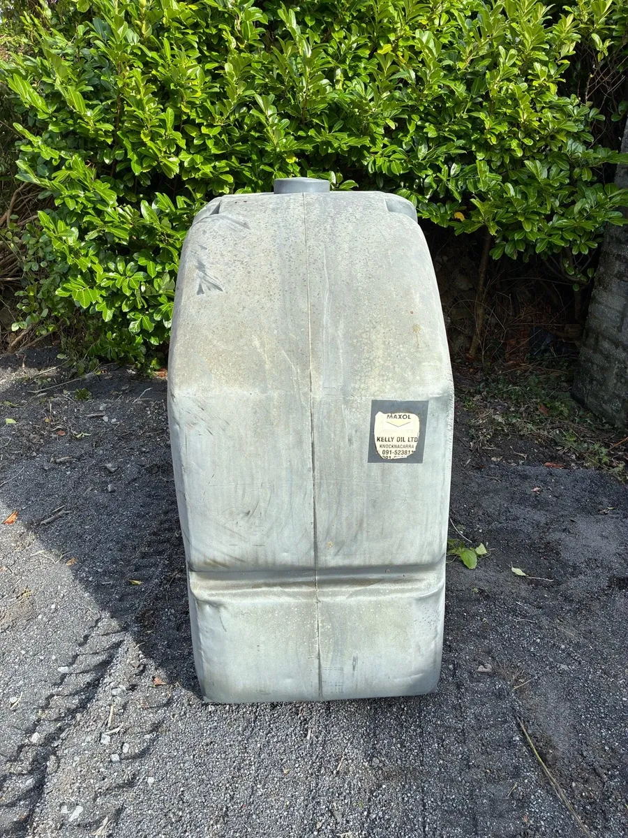 Oil tank - Image 1