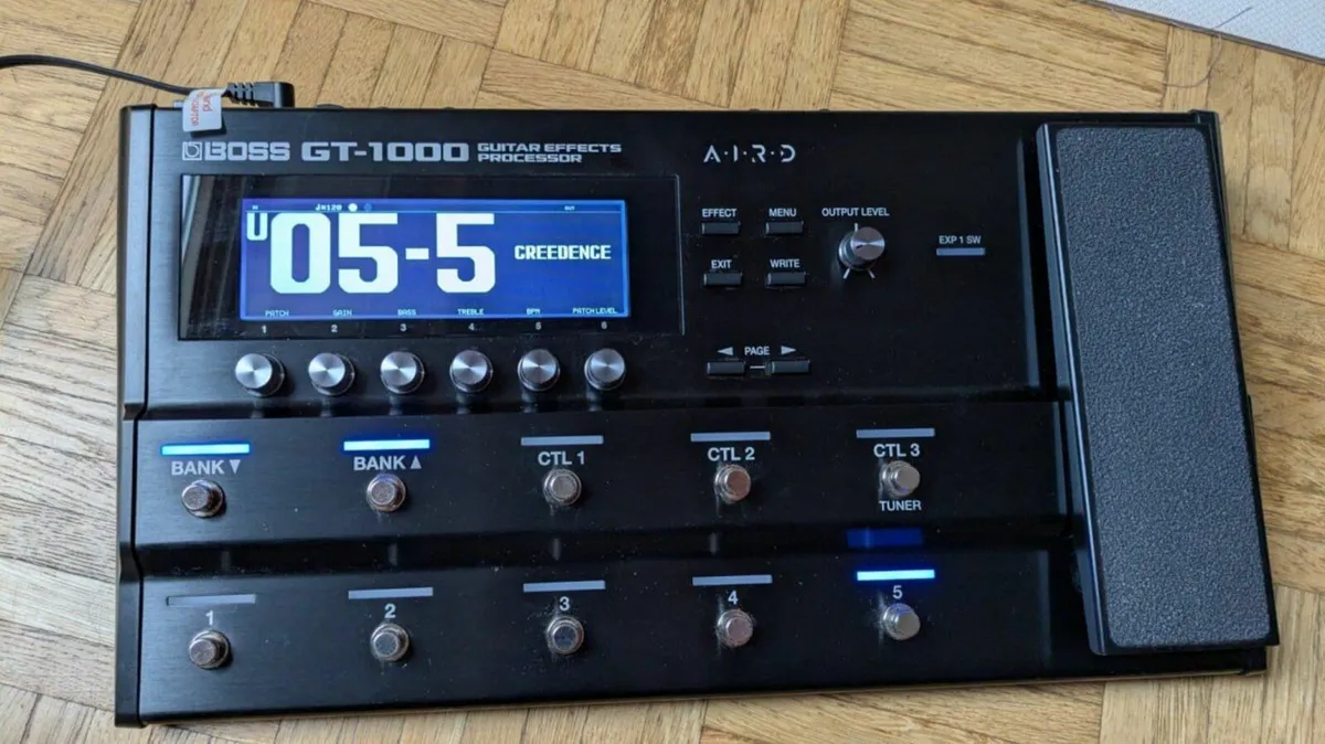 boss gt-1000 multi-effects pedal bundle well care - Image 1