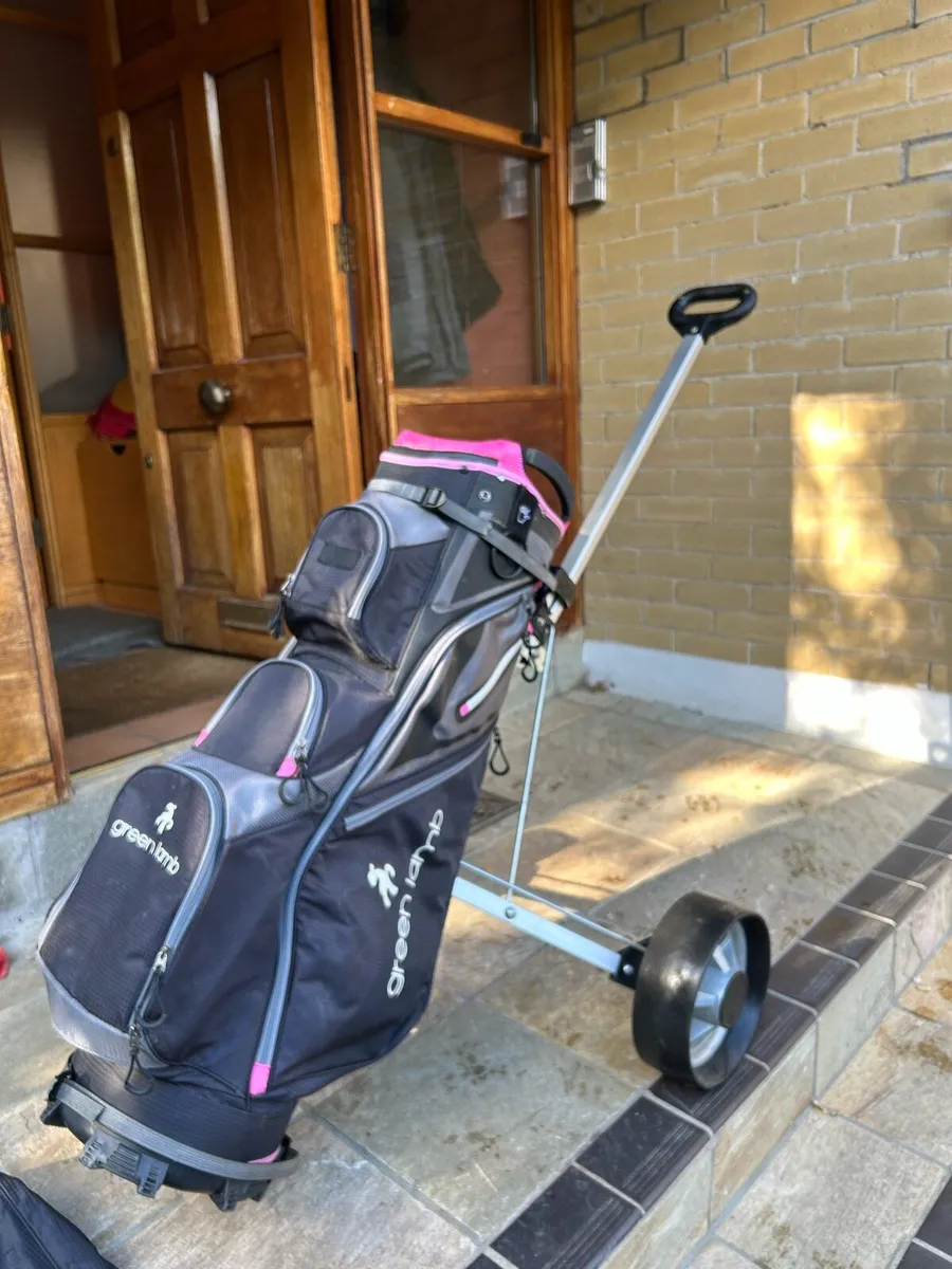 Ladies Golf Bag and Trolley - Image 2