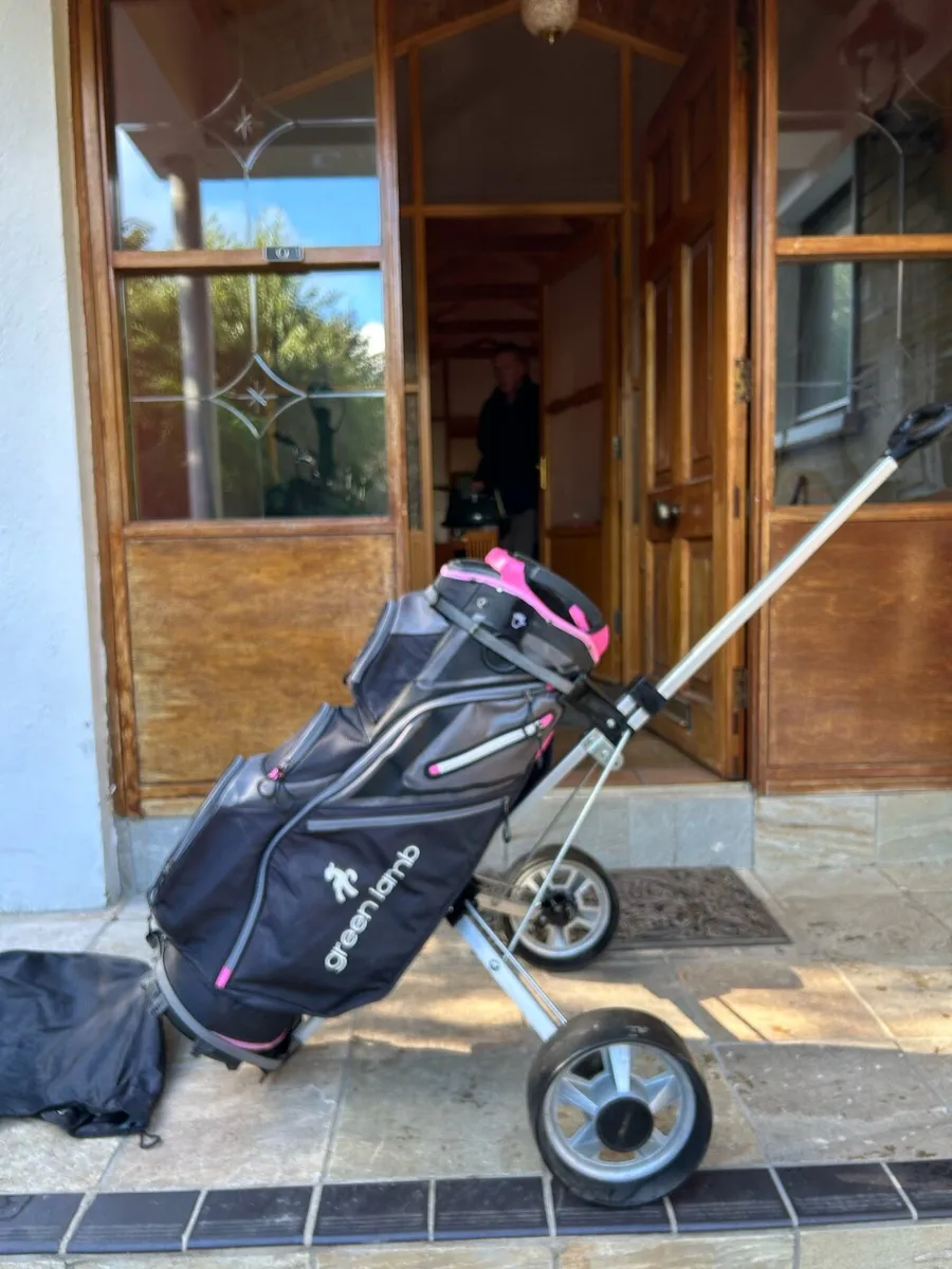 Ladies Golf Bag and Trolley - Image 4